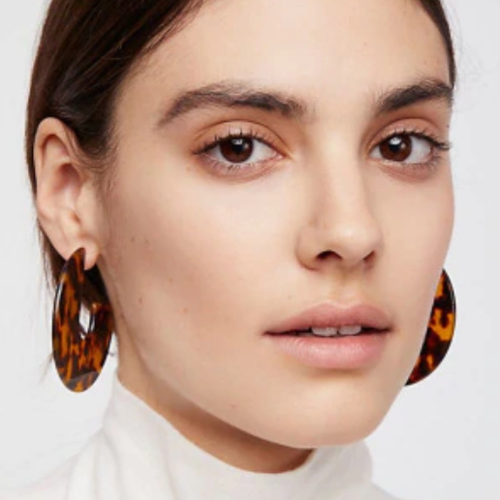 Acrylic Disc Stud in Tortoise - Picture 6 of 7